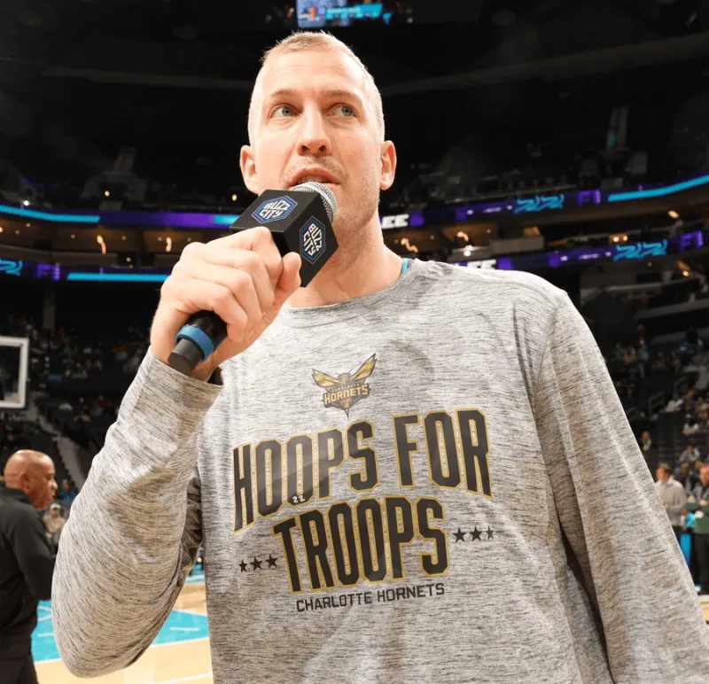 36岁生日快乐！NBA官方晒照为梅森-普拉姆利庆生