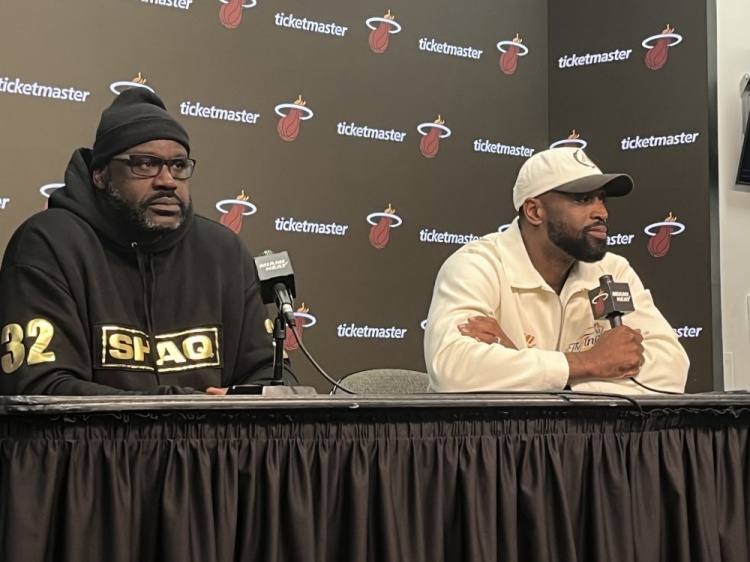 开云app-恍如隔世！奥尼尔和韦德出席热火夺冠20周年纪念活动新闻发布会