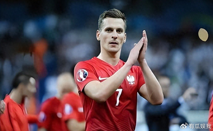 开云体育下载-上港刚在超级杯输国安队，穆斯卡特就发声做出重要决定，赢得点赞|上海海港|上港队|郑泽彦|北京国安|左后卫_新浪体育_新浪新闻