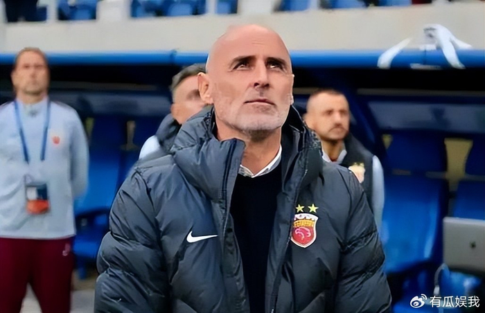 开云体育下载-上港刚在超级杯输国安队，穆斯卡特就发声做出重要决定，赢得点赞|上海海港|上港队|郑泽彦|北京国安|左后卫_新浪体育_新浪新闻