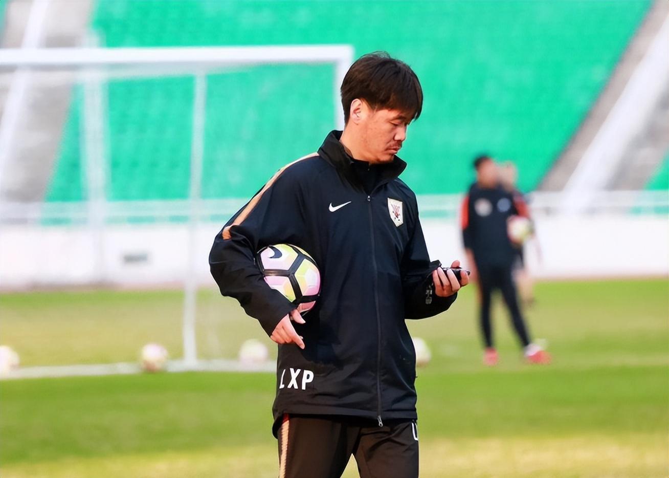 kaiyun-意外！如果李霄鹏出任宁波队新帅，蒿俊闵会跟着加盟俱乐部吗？