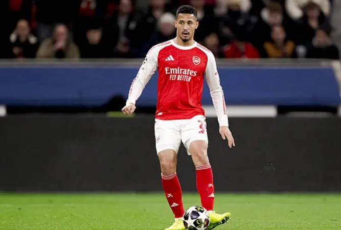 开云app-萨利巴本场数据：10次丢失球权，6次夺回球权，对抗6胜4