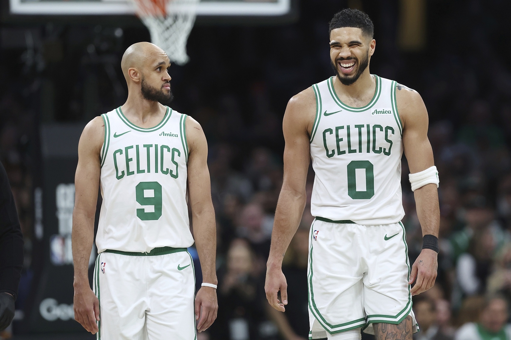 开云体育下载网址-强强对决！明日绿军客战雷霆 塔图姆与德里克·怀特出战成疑