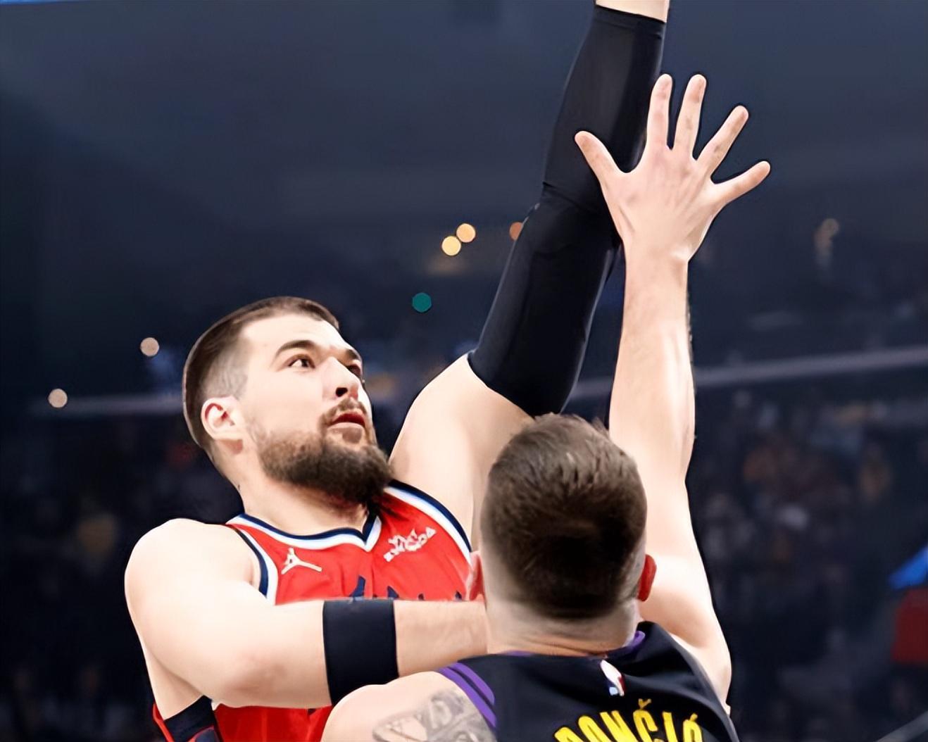 开云体育下载网址-最多落后26分，湖人下滑第6俯冲附加赛区，小卡复出，祖巴茨18+19