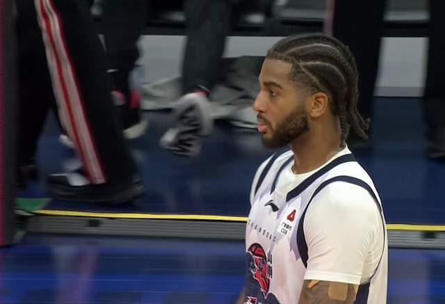 开云体育下载网址-1人正常，10人低迷，山东男篮客场爆冷真不冤，邱彪休赛期在干啥