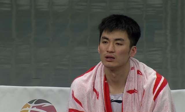 开云体育下载网址-1人正常，10人低迷，山东男篮客场爆冷真不冤，邱彪休赛期在干啥