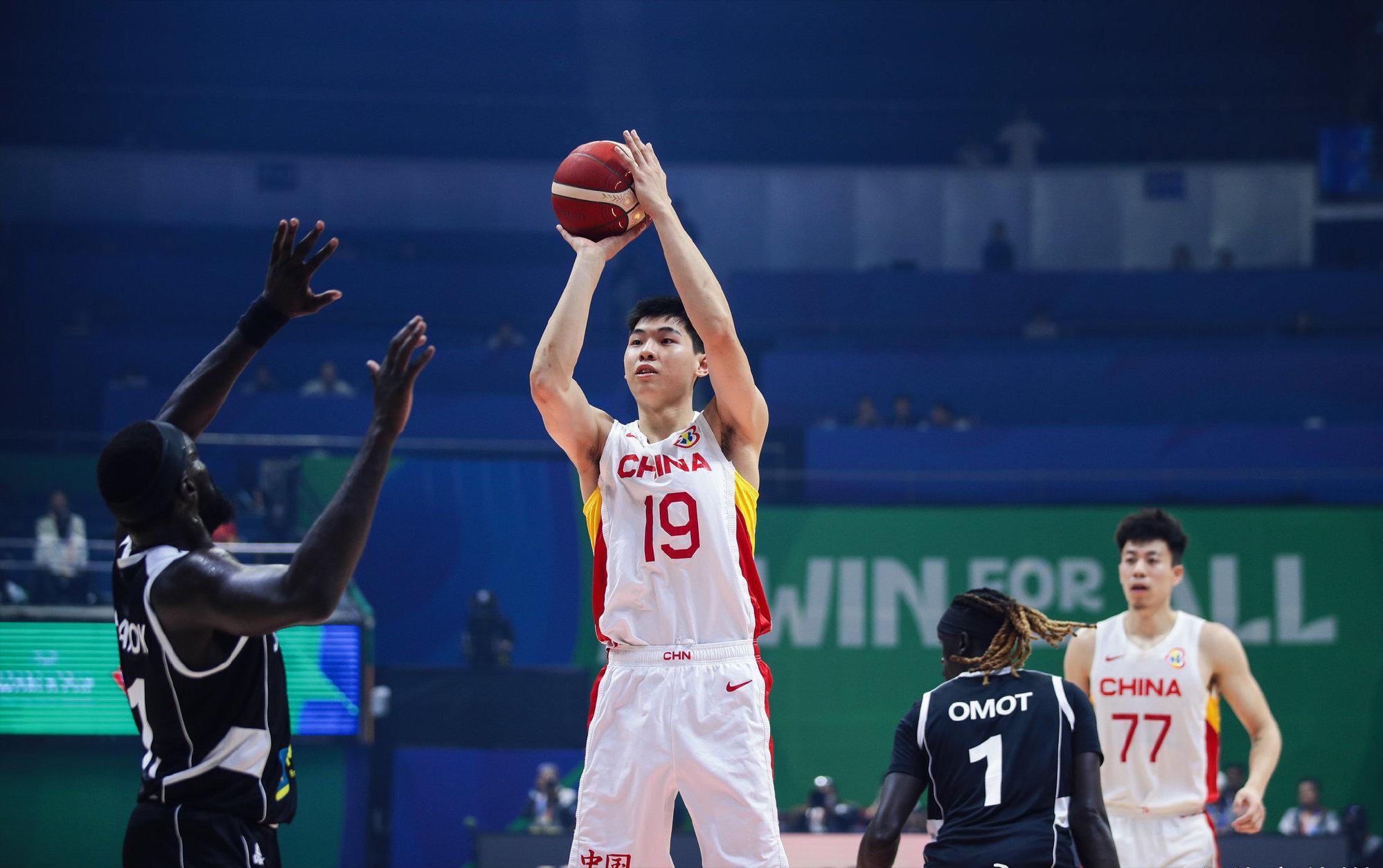 开云体育下载入口-广东队新王牌复出！名气不输易建联，杜锋有3难题，焦泊乔有体会