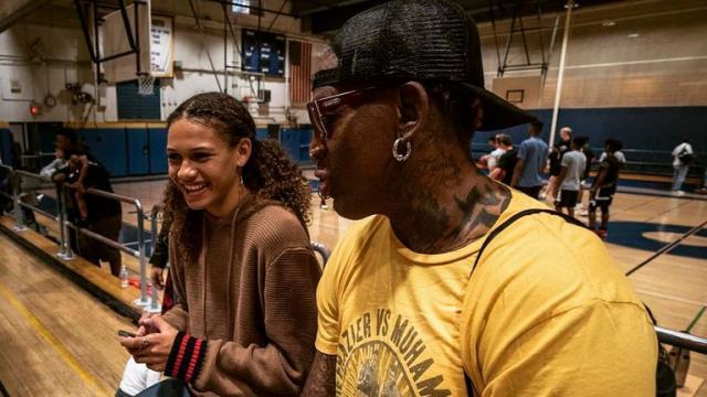 kaiyun-篮板王罗德曼的女儿踢足球 18岁成NWSL最年轻新秀